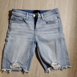 Buckle Black Bermuda shorts